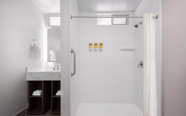 Best Western Plus Pepper Tree Inn