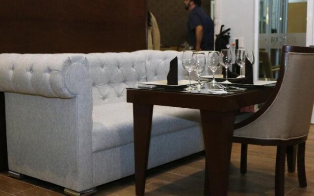 Centriplaza Hotel Suite & Spa