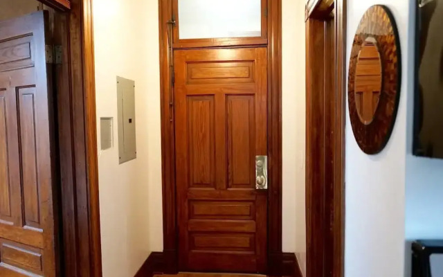 Light-filled Chicago Charmer in Wicker Park