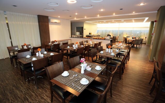 Golden Tower Maurílio Biagi