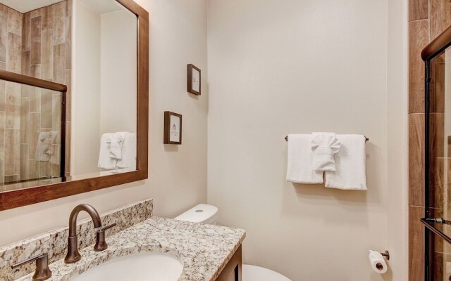 Mountain View Lodge 4 Bedroom Home by RedAwning