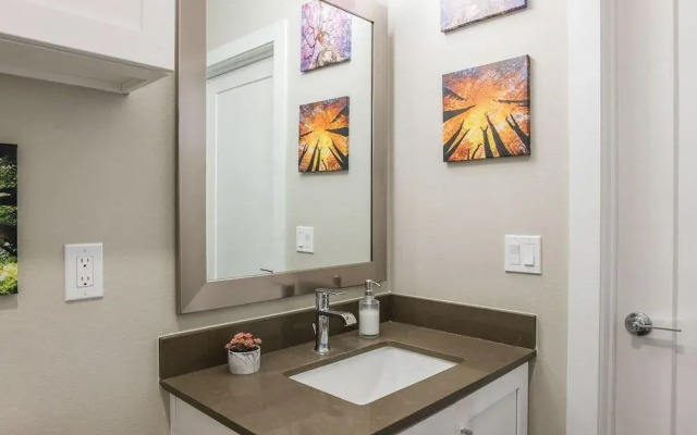 FRONTDESK Old Town Apts Scottsdale