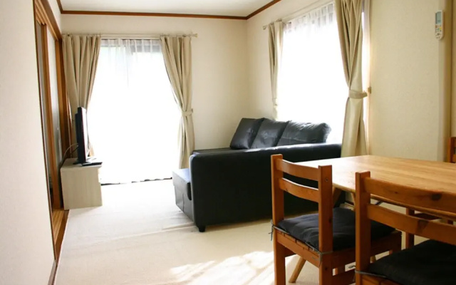 Lake Yamanaka Resort House II