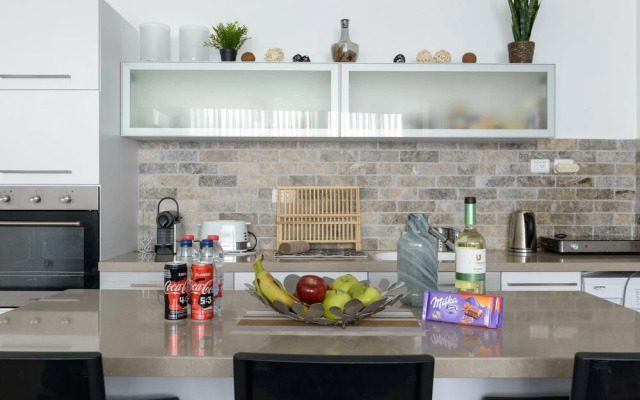 Luxurious Hilton Beach 2BR Suite Parking