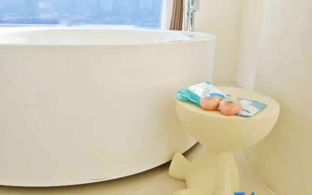 Dali First Glimpse Cloud Top Cliff Beauty Hostel