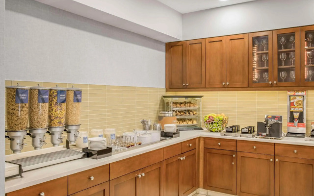 Homewood Suites by Hilton Winnipeg Airport-Polo Park, MB