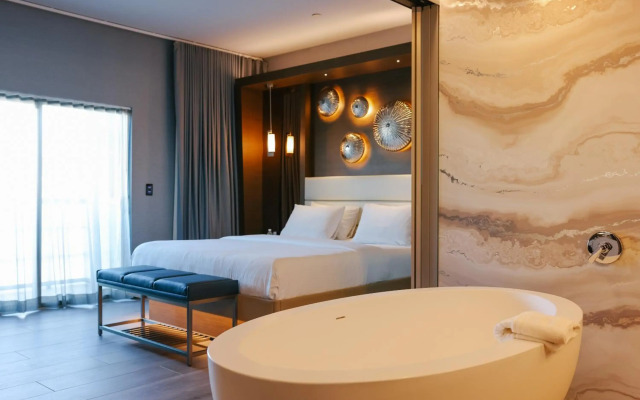 Shade Hotel