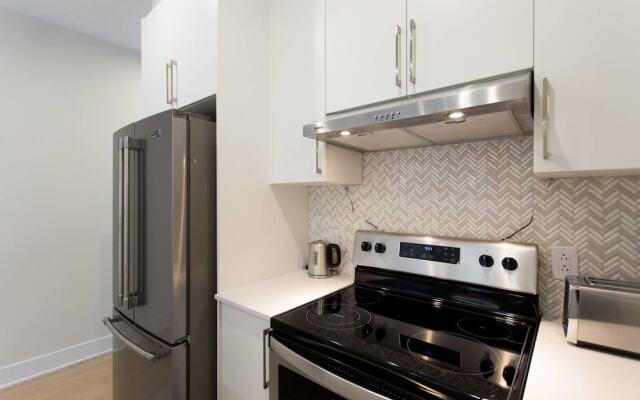 Perfect 2 Bdr, 2 Bath Landing for the Family