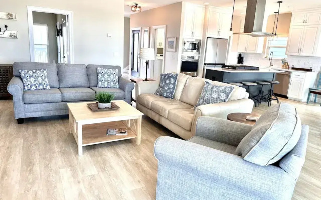 Salty Dog 5 Bedroom Home by RedAwning