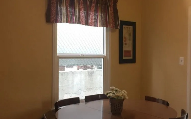 Nice 2 Bedroom in Burbank