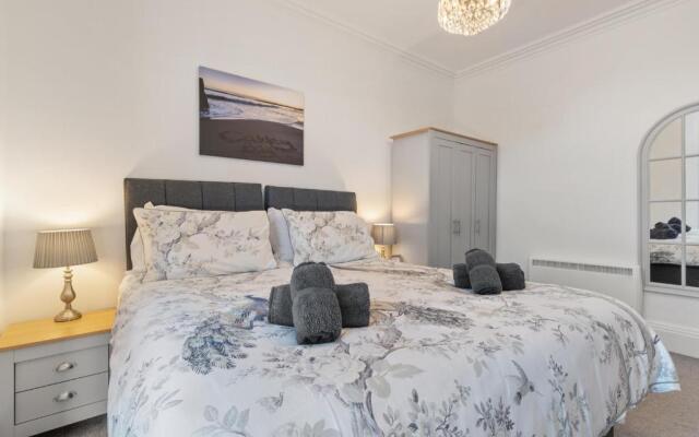 Caldey Bay Apartment - Lovely Sea Views