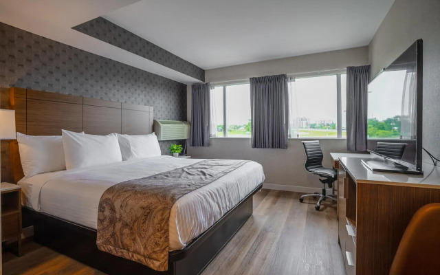 Monte Carlo Inn Oakville Suites
