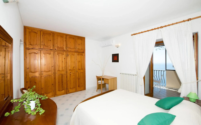 Villa Savina - Elegant Family Villa Overlooks Amalfi Coast -