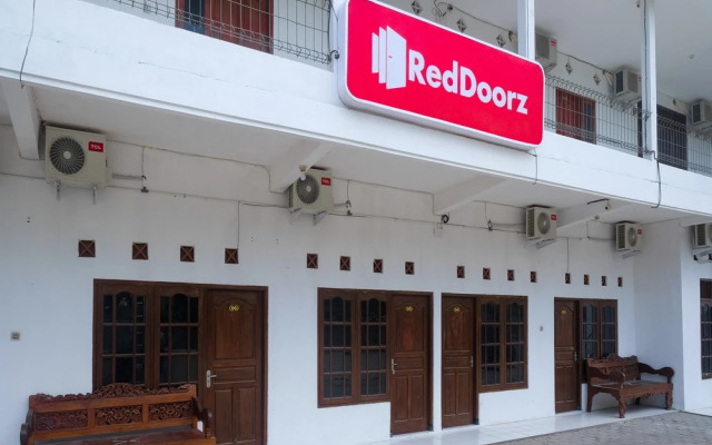 RedDoorz near Plaza Ambarrukmo Yogyakarta