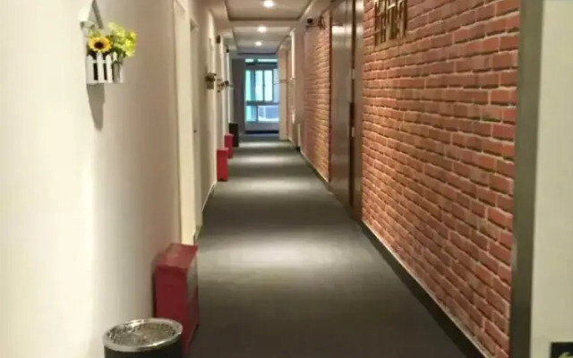Yimi Hotel Baogang Dadao Station Branch