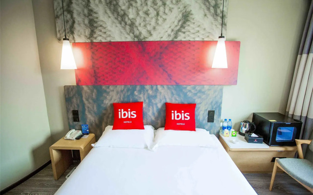 ibis Qingdao Ningxia Road