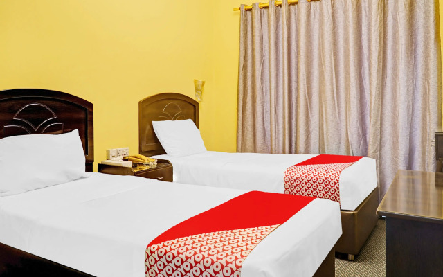 Super OYO 800 Moon Creek Hotel