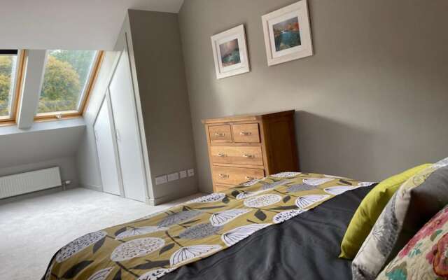 Lovely Riverside Perthshire Flat - Sleeps 8