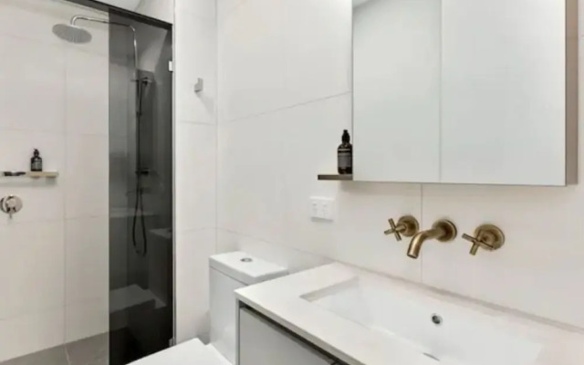 New Spacious 2 Bedroom With Gorgeous City Views