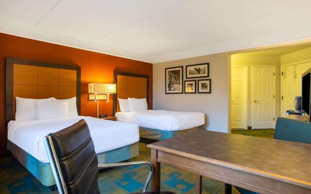 La Quinta Inn & Suites by Wyndham Charlotte Airport South