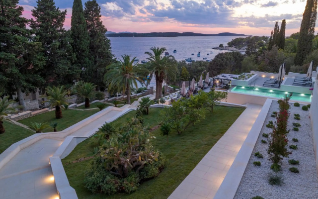 Hotel Moeesy, Blue & Green Oasis