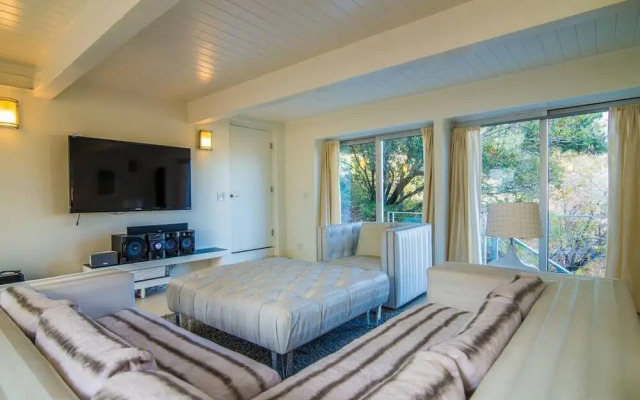 1040 - Beverly Hills Modern Estate - RUD 113272