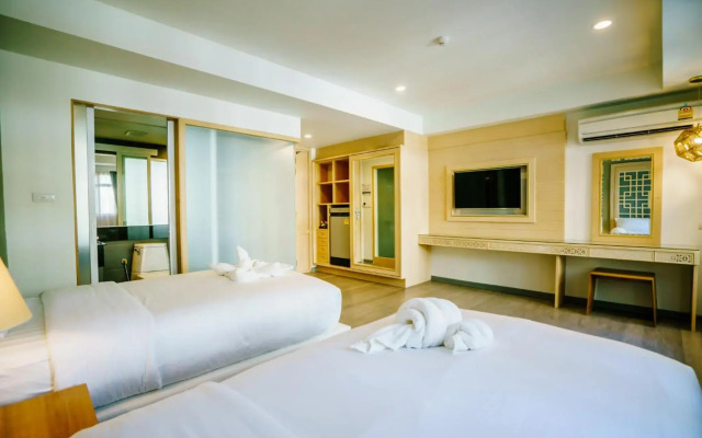 Moon Dragon Hotel