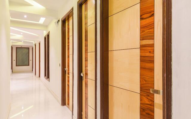 Capital O 16131 Mohit Guest House