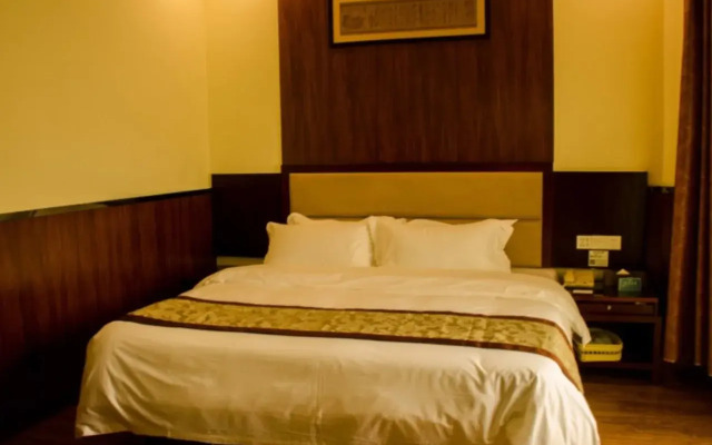 GreenTree Alliance Shenzhen Fanshen Metro Station Hotel