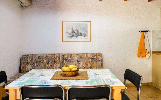 Tranquil Holiday Home in Palaiochora near Sea Beach