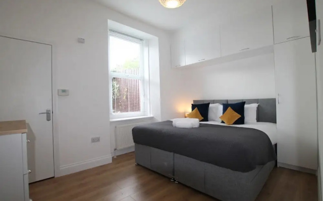 Dundee - 1 Bed - Sleeps 4 - Pet Friendly