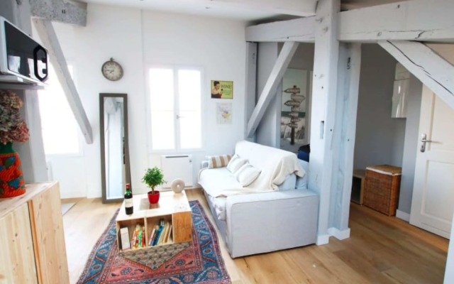 Comfy Attic Apartment Near Grand Théâtre