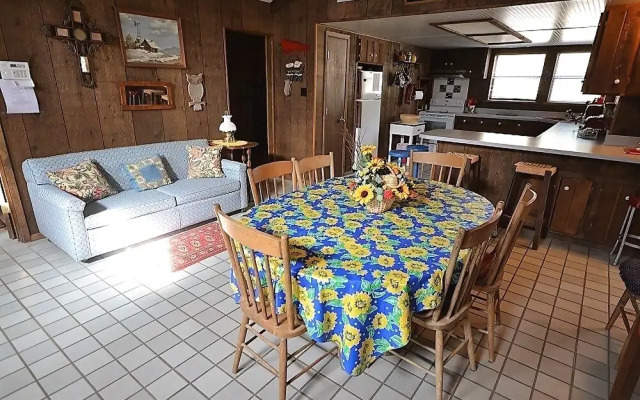 La Grange Cabin - Two Bedroom Cabin
