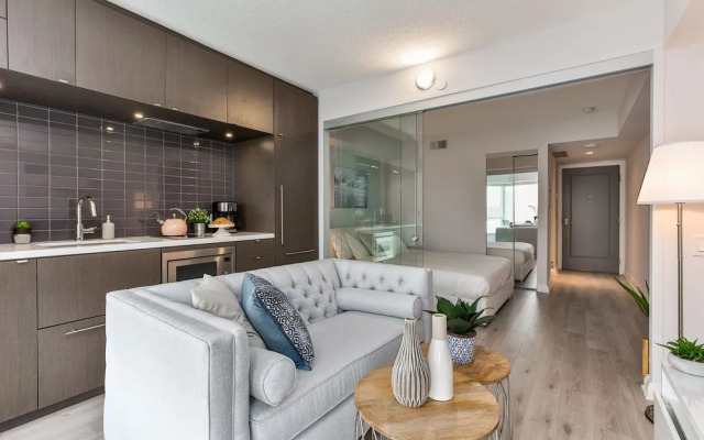 QuickStay - Class in Yorkville (Yonge & Bloor)