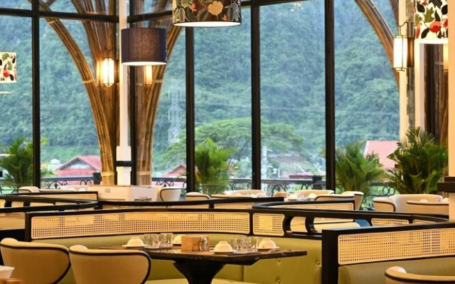 Phoenix Moc Chau Hotel