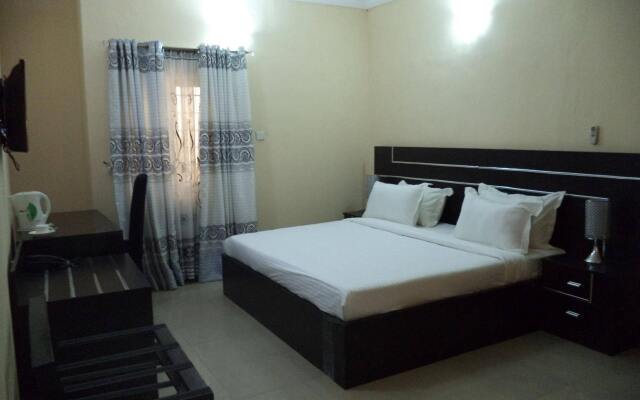 Pine Crest Exclusive Hotel & suite