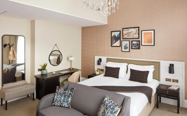 The Clermont London, Victoria