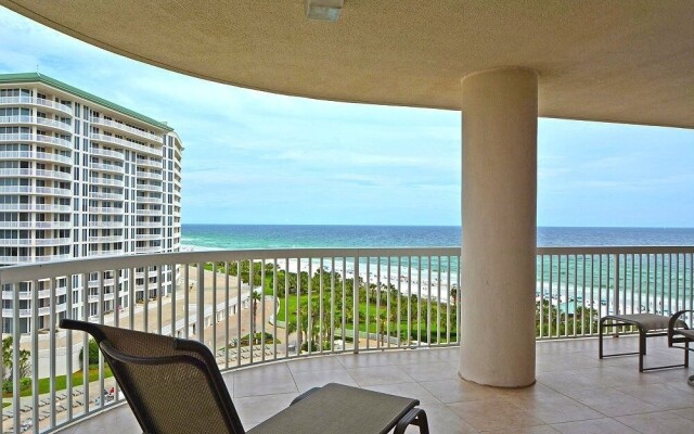 The Gem - 3 Br condo by RedAwning