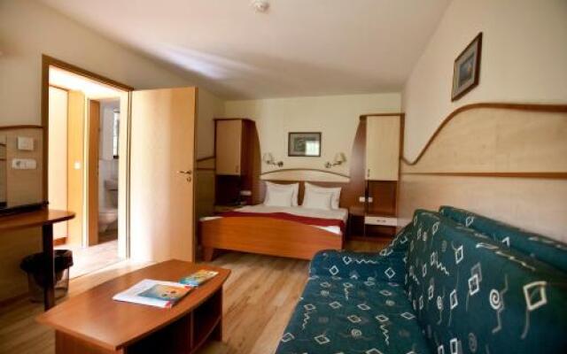 Hotel Makar Sport And Atrium