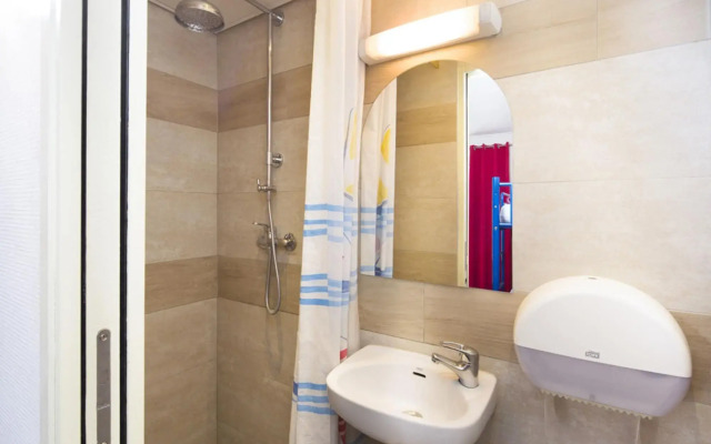 Bastille Hostel