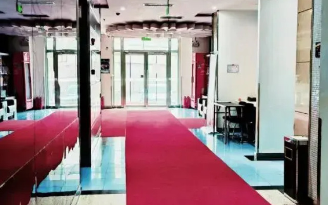 Huayi Hotel (Harbin CapitaLand Airport Bus Station)