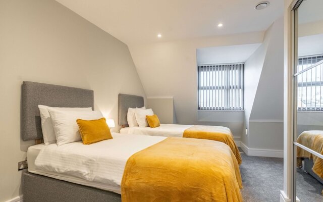 Celador Apartments - Bond House