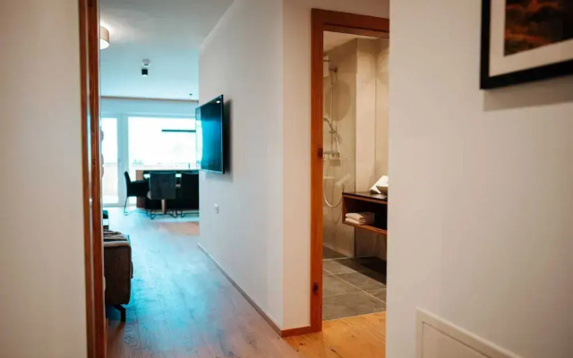 Large Apartment With Balcony & Terrace on Ski Slope
