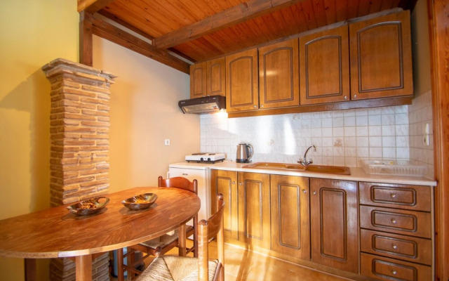 Manthos Beachfront Apts & pool