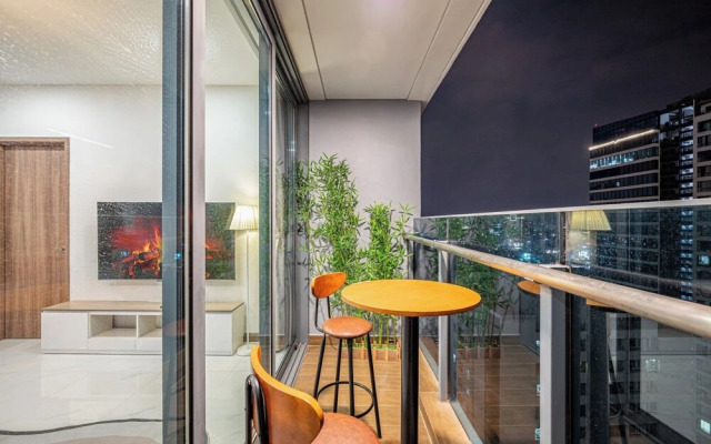 Luxury Sunwah Apartment near Landmark 81 - City View