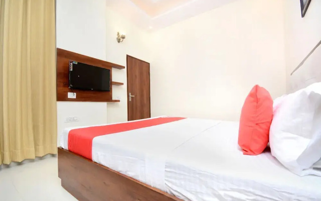 OYO 27061 Hotel Magnum