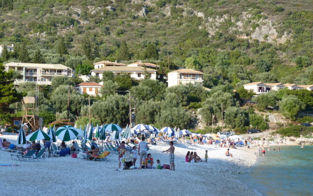 Ilianthos Apartments & Studios