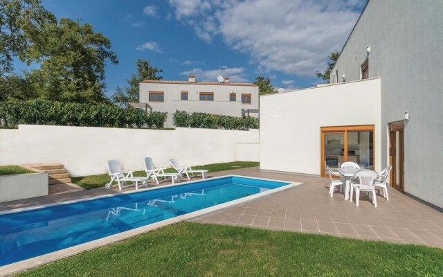 Beautiful Home in Buici With Wifi and 4 Bedrooms