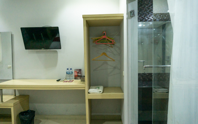 RedDoorz @ Lingkar Luar Street Maumere