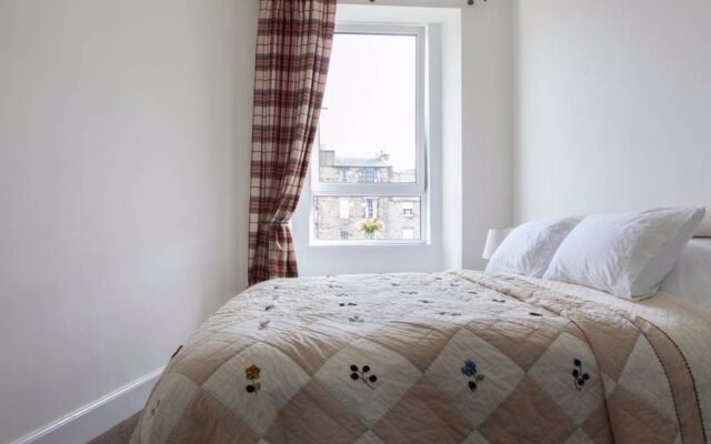 1 Bedroom Apartment In Edinburgh&#39;s New Town